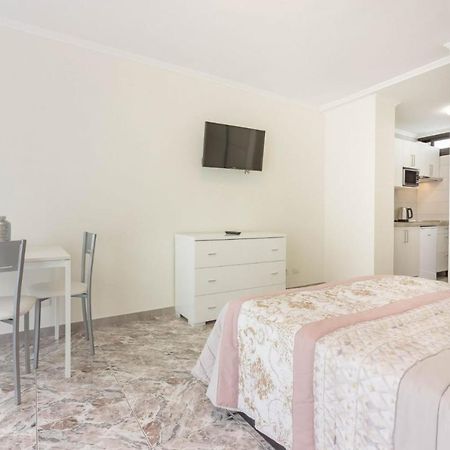 Tenerife Olympia Apart Hotel-Playa De Las Americas. Balcony, Sea View & Pool Exterior photo