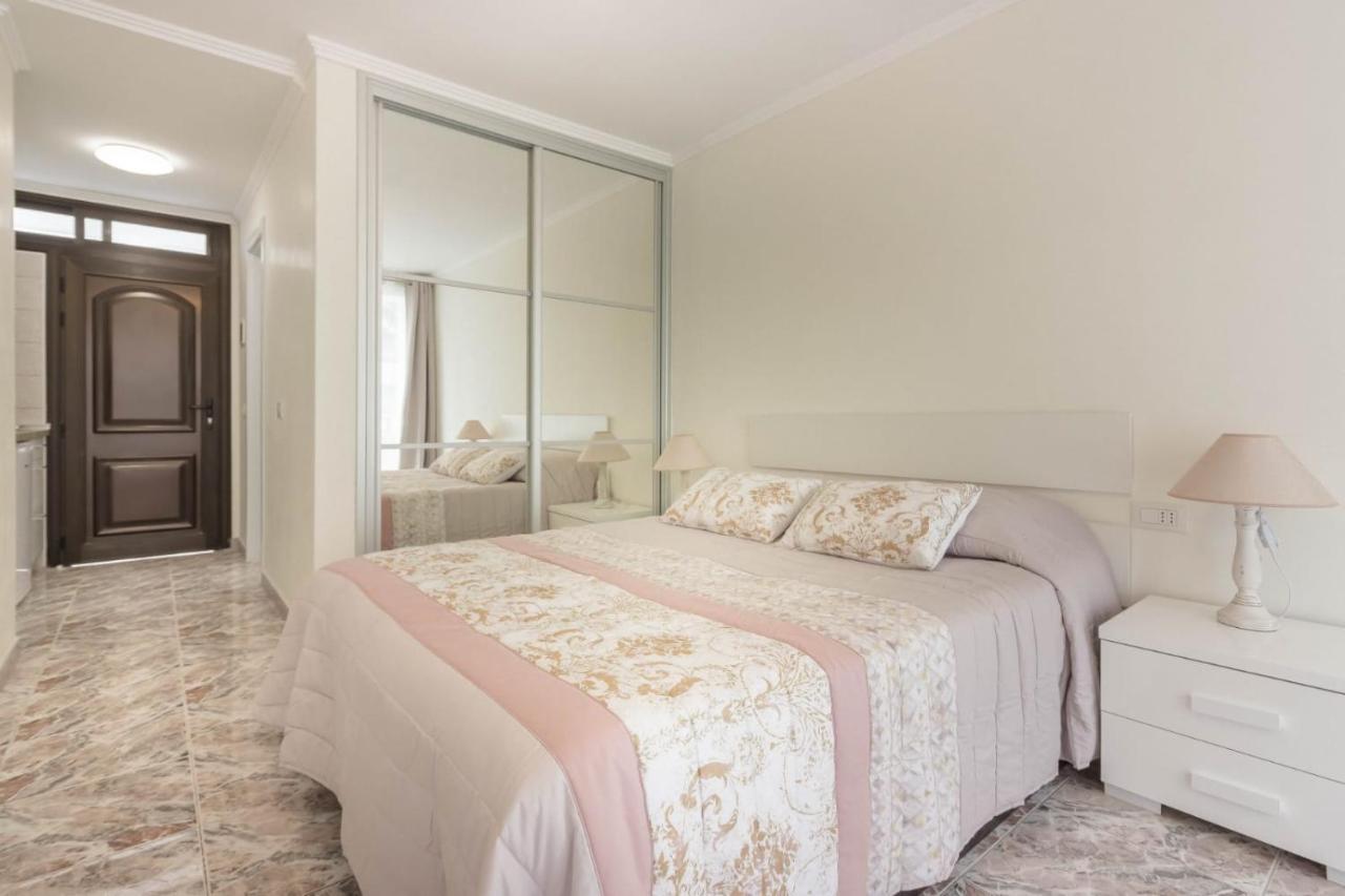 Tenerife Olympia Apart Hotel-Playa De Las Americas. Balcony, Sea View & Pool Exterior photo